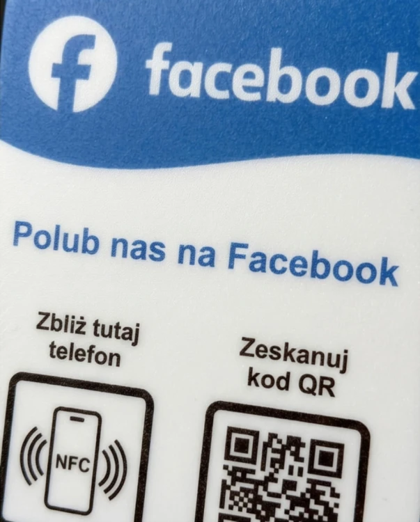 Prezenter NFC "Facebook 1" z kodem QR - plexi, druk UV, podstawka 3D PLA | Print Majster
