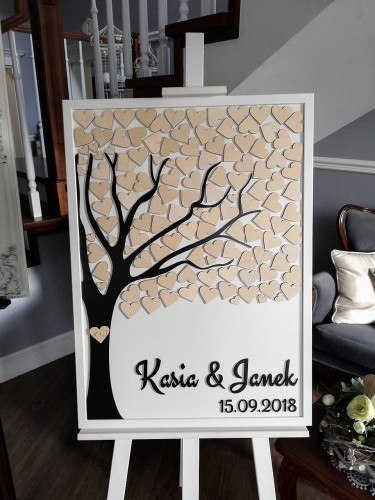 Drewniana księga gości 50 × 70 cm – drzewko z sercami do podpisów | Print Majster
