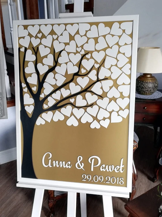Księga gości 50 × 70 cm – drzewko z białymi sercami na złotym tle | Print Majster